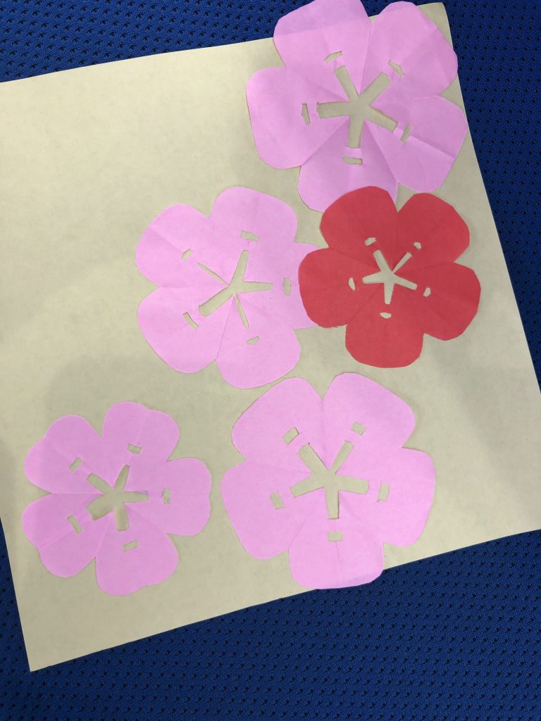 春を感じる カワイイ 梅の花 を折り紙だけで折ってみよう Bestive