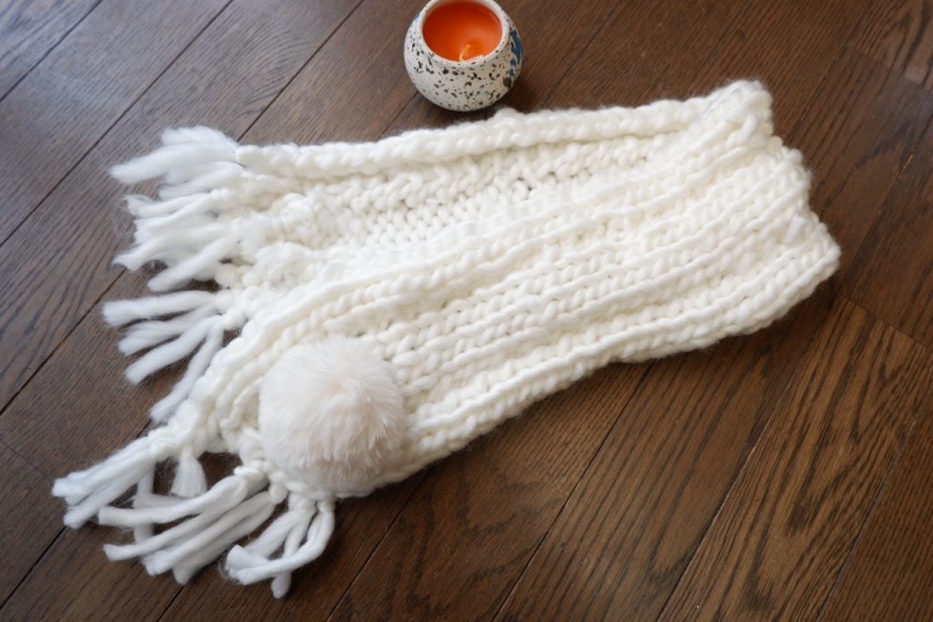 道具不要の簡単編み物 毛糸で作る 指編みマフラー の作り方 Bestive