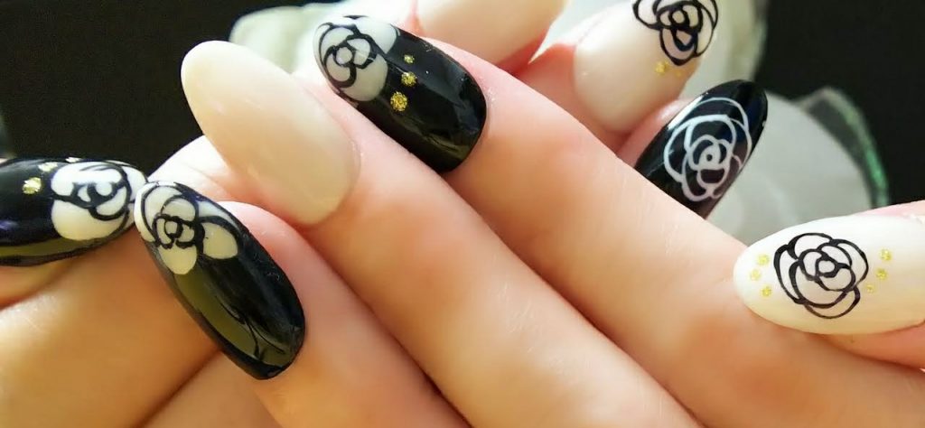 簡単セルフネイル カメリア柄で描くシャネルのような美デザイン Bestive